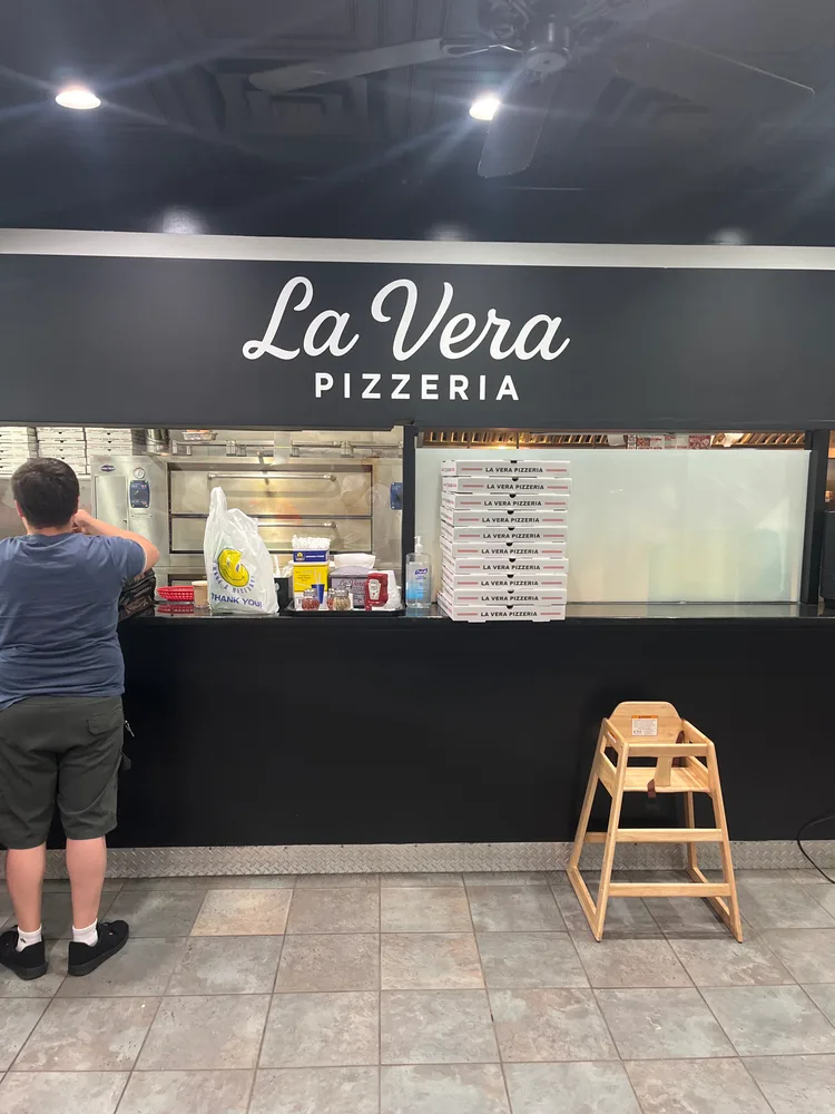 La Vera Pizzeria business photo