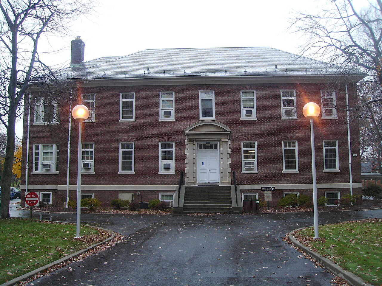 Raritan Arsenal Building, Middlesex College