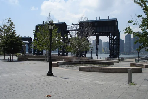 Gantry Plaza State Park